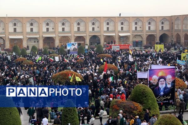 حضور پرشور مردم اصفهان در راهپیمایی روز 13 آبان