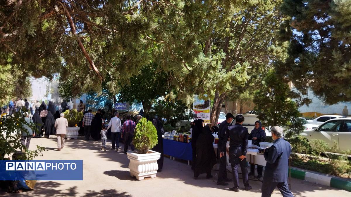 بازارچه مقاومتی در گلزار بهشت فضل نیشابور 