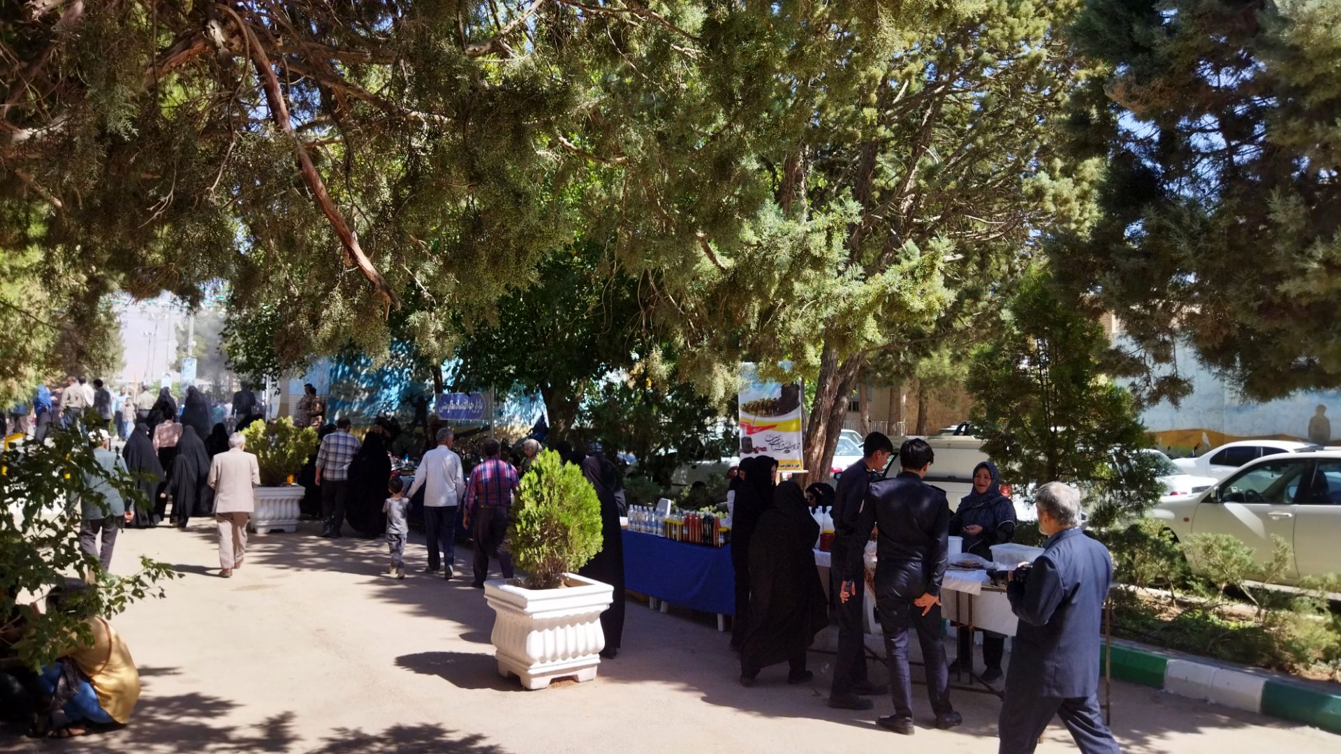بازارچه مقاومتی در گلزار بهشت فضل نیشابور 