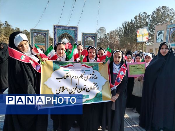 آغاز مراسم دهه فجر با شعار  «حضور تا ظهور» در گلزار شهدای سبزوار