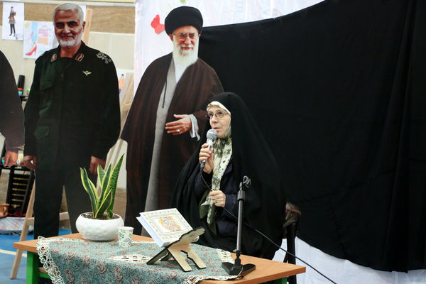 برپایی نمایشگاه عفاف و حجاب در هنرستان ایمان قم