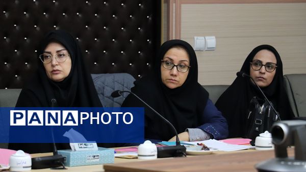 رویداد الگوسازی از زنان موفق و فعال در گفتمان الگوی سوم زن مسلمان