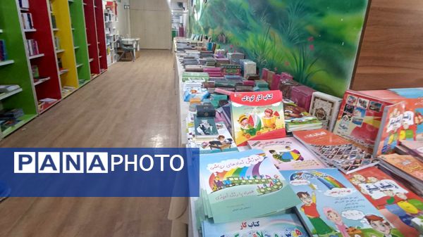 نمایشگاه کتاب در کانون فرهنگی تربیتی ولی عصر(عج) 