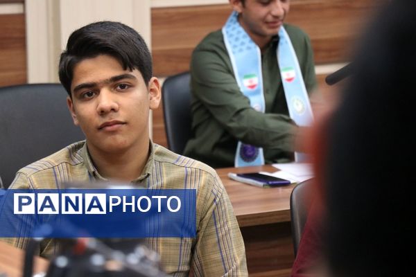 نشست صمیمانه خبرنگاران پانای خراسان رضوی با قائم مقام سازمان دانش‌آموزی