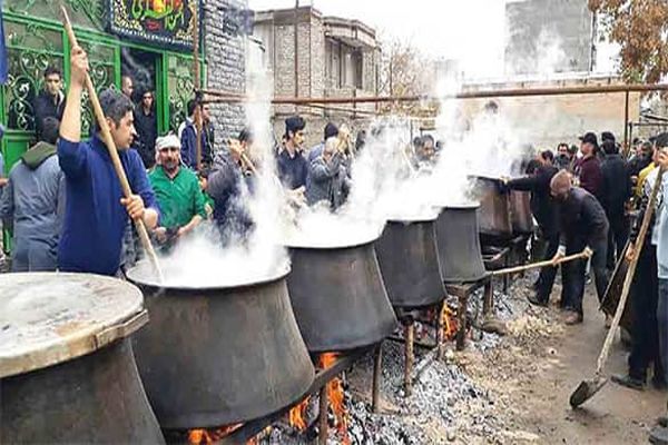 مراسم پخت نذری اباعبدالله‌الحسین طی رسوم هر ساله در شهرستان طالقان 