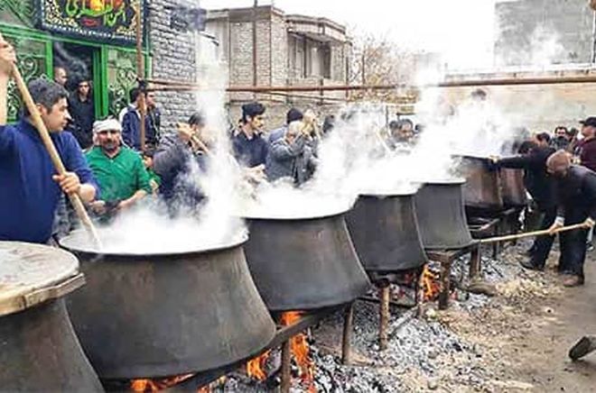 مراسم پخت نذری اباعبدالله‌الحسین طی رسوم هر ساله در شهرستان طالقان 