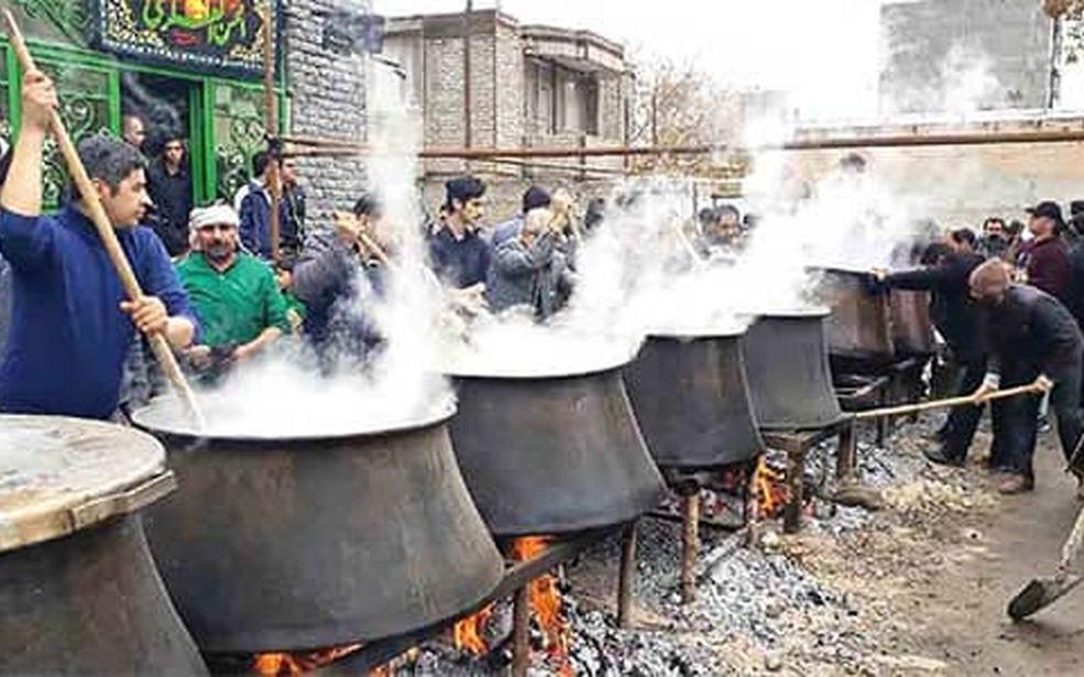 مراسم پخت نذری اباعبدالله‌الحسین طی رسوم هر ساله در شهرستان طالقان 