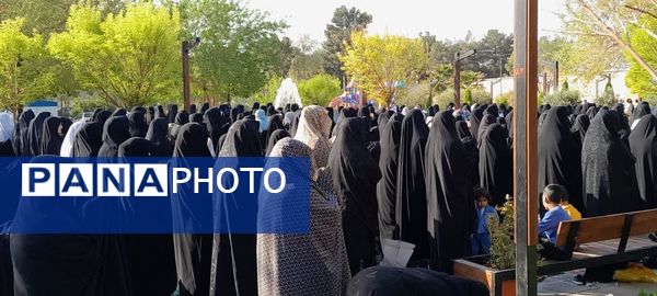 برپایی نماز عید سعید فطر در پارک شهدای کوچه بیوک