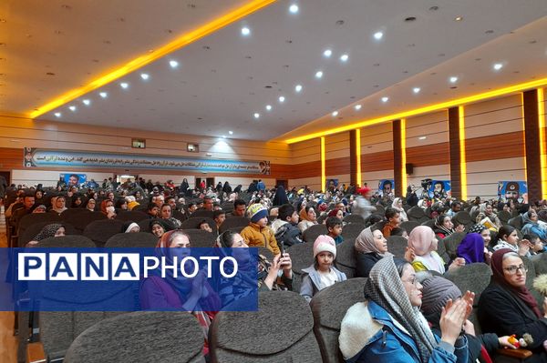 اجرای برنامه هم‌ساده‌ها در سالن سینما ۱۹بهمن پایگاه هوایی شیراز