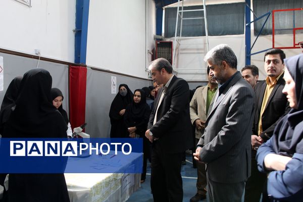 گرامیداشت روز آزمایشگاه در دبیرستان دخترانه شاهد غرویان وکیلی (۲۲)