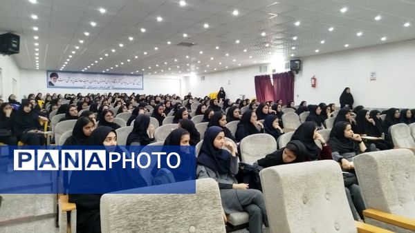 برگزاری همایش ویژه دانش آموزان کنکوری در خلیل آباد 