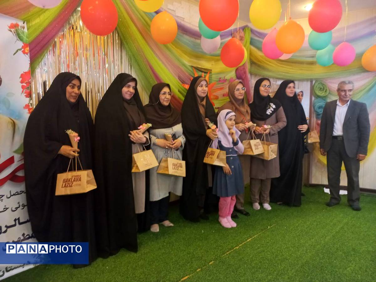 مراسم روز معلم به مناسبت هفته معلم در دبستان شاهد تحقیقی