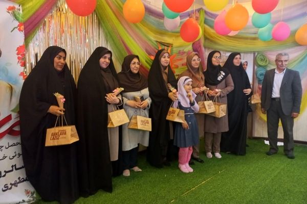 مراسم روز معلم به مناسبت هفته معلم در دبستان شاهد تحقیقی