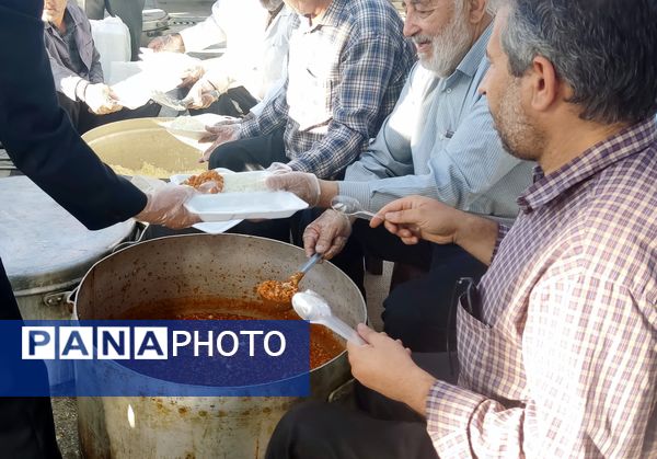 توزیع غذای گرم به‌مناسبت عید سعید غدیر خم در بجنورد