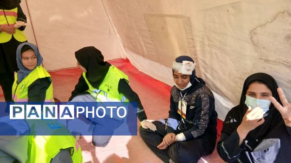 برگزاری مانور سراسری زلزله و ایمنی در مدرسه شهید دهقان 
