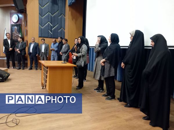 اولین مجمع عمومی انجمن اولیا ومربیان دبیرستان آرمینه مصلی نژاد ناحیه ۶