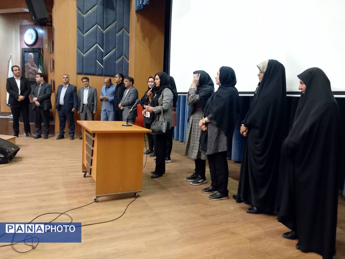 اولین مجمع عمومی انجمن اولیا ومربیان دبیرستان آرمینه مصلی نژاد ناحیه ۶