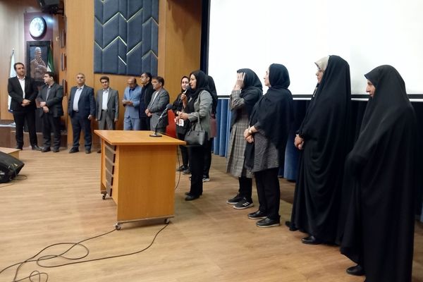 اولین مجمع عمومی انجمن اولیا ومربیان دبیرستان آرمینه مصلی نژاد ناحیه ۶