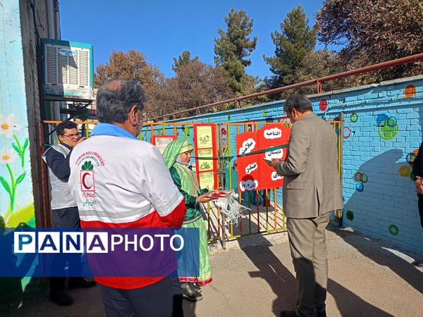  افتتاحیه پارک سلامت و آغاز به کار سفیران محیط یار  دبستان بنت الهدی صدر