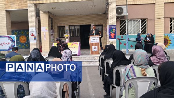 گرامیداشت هفته پیوند اولیا و مربیان در دبیرستان بهار آزادی قائمشهر