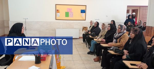 انتخابات اعضای انجمن اولیا و مربیان در دبیرستان فرزانگان استعداد درخشان ملارد