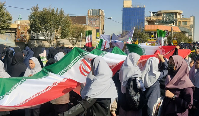 حضور پرشور دانش‌آموزان اراکی در راهپیمایی ۱۳ آبان 