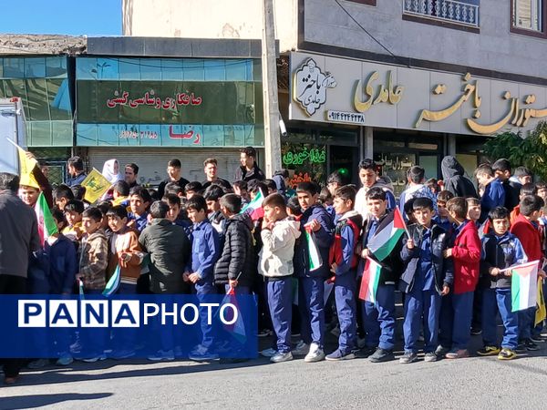 حضور پرشور فرهنگیان و دانش‌آموزان چاراویماق در یوم‌الله  ۱۳ آبان