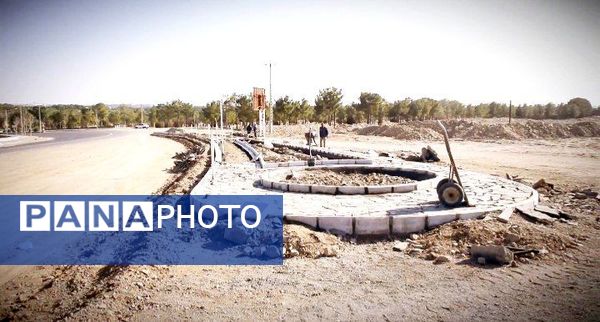 عملیات خاکبرداری و تسطیح ضلع غربی میدان طبیعت کاشمر
