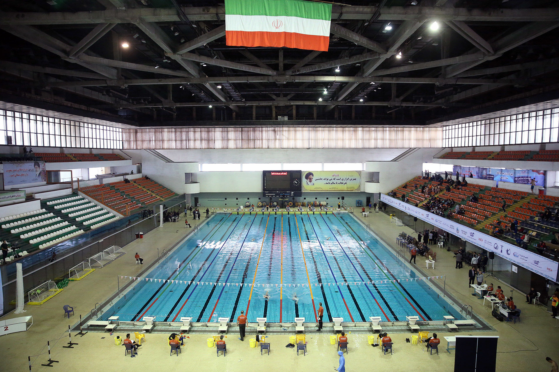 شناگران برتر کشور به آب زدند