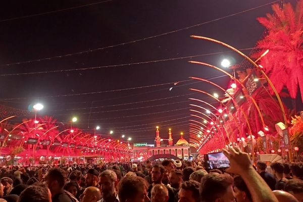 کاروان عاشقان به کربلا رسیدند؛ خیابان‌ها غرق در زمزمه «لبیک یا حسین»