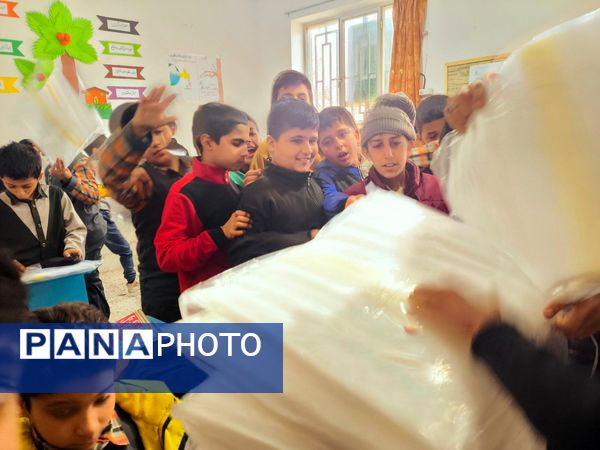 توزیع درپوش استاندارد دریچه کولر در دبستان شهید پسندیده فدافن 