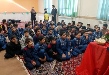 مراسم نمادین یلدا در دبستان امیر آقایی 