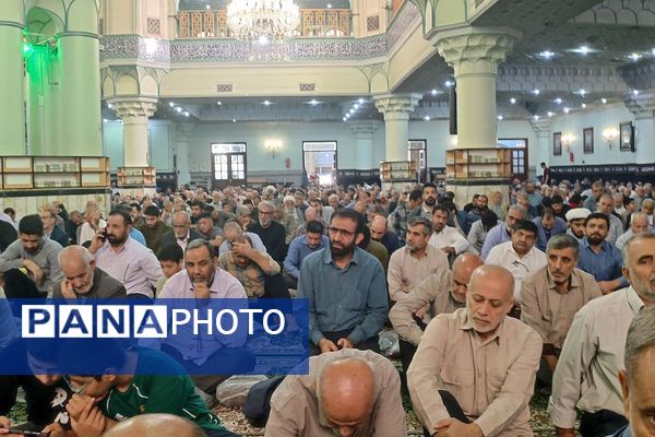 حضور مدیر آموزش و پرورش ناحیه دو شهرری در کنار دانش آموزان در نماز جمعه 