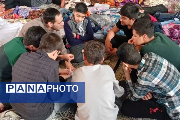  حس و حال معنوی دانش آموزان شرکت کننده در اعتکاف دانش آموزی مسجد مصلی طوقچی اصفهان