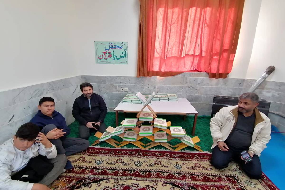 برگزاری محفل انس با قرآن کریم در دبیرستان پسرانه سما به مناسبت هفته قرآن و عترت