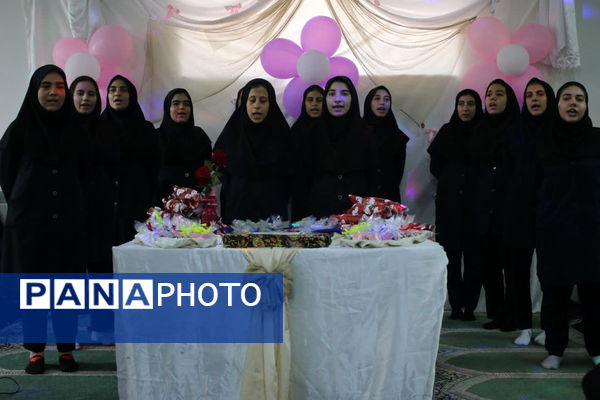 تقدیر از دانش آموزان برتر دبیرستان دخترانه سیداحمد فاتحی یک قم 