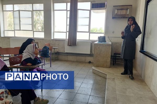 دوره توانمندسازی راه‌یافتگان ناحیه 3 شیراز به المپیاد رویش استانی