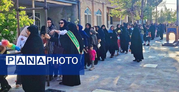 توزیع غذای گرم به‌مناسبت عید سعید غدیر خم در بجنورد