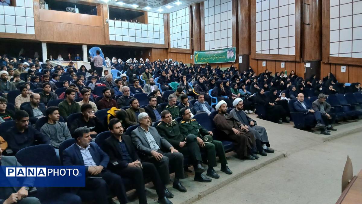 سیودومین اجلاس سراسری نماز و یادواره شهدای دانشآموز در تویسرکان