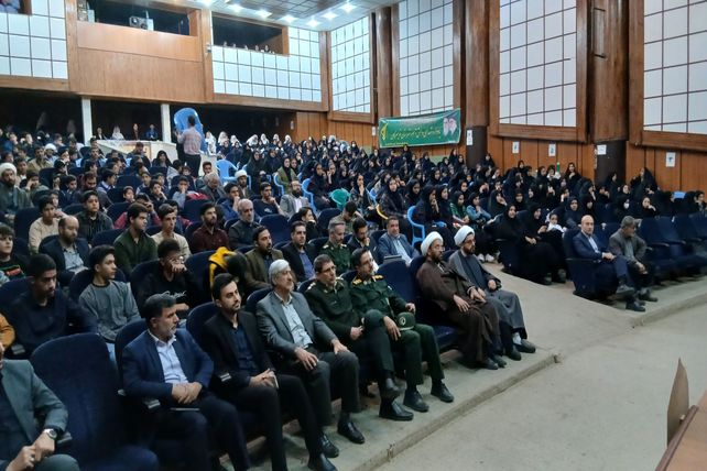 سی‌ودومین اجلاس سراسری نماز و یادواره شهدای دانش‌آموز در تویسرکان 