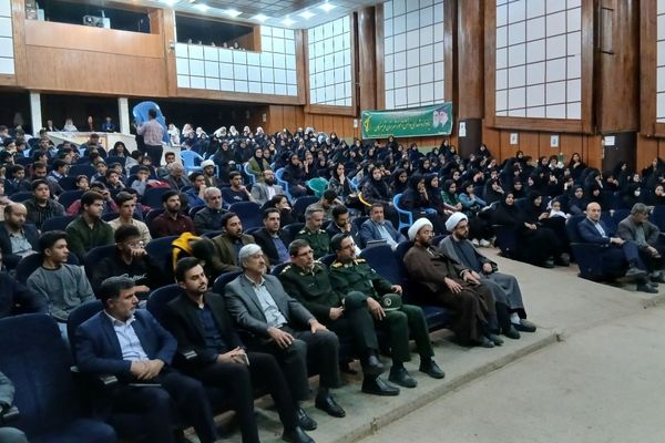 سی‌ودومین اجلاس سراسری نماز و یادواره شهدای دانش‌آموز در تویسرکان 