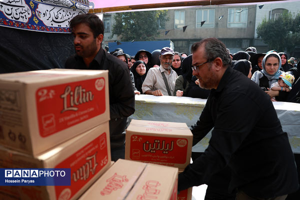 موکب «عشاق‌الحسین» سازمان دانش آموزی در راهپیمایی خانوادگی جاماندگان اربعین حسینی - تهران