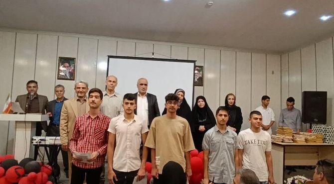 آیین اختتامیه سال تحصیلی و تقدیر از دانش‌آموزان در دبیرستان ابن سینا رودهن