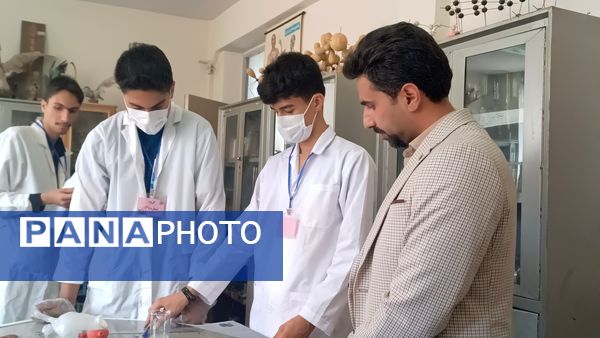 بیست و سومین دوره مسابقات آزمایشگاهی علمی مدارس در پژوهشسرای دکتر چمران شهرستان برخوار 
