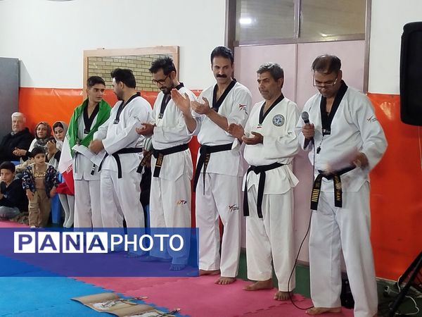 مراسم تجلیل قهرمانان تکواندوی استان خراسان رضوی از باشگاه دلاوران در کاشمر