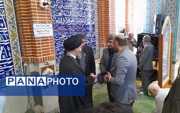 تجدید میثاق سرپرست آموزش وپرورش منطقه پردیس با شهدای گمنام