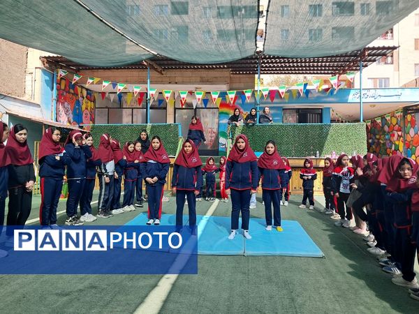 اجرای برنامه‌های ورزشی دبستان ارمغان هستی ناحیه 3 کرج در هفته تربیت‌بدنی 