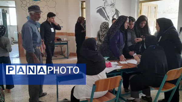 تیم درمانی درمانگاه بسیجیان آشخانه به اهالی روستای چخماقلو