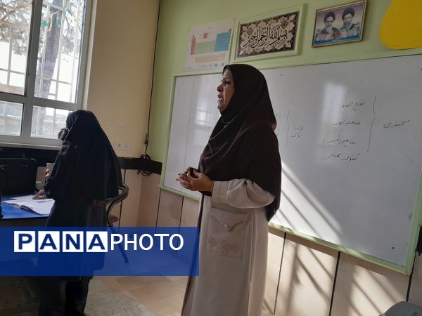 کارگاه اطلاع رسانی مسابقات قرآن ، عترت و نماز در دبیرستان مادرمهربان خلیل آباد