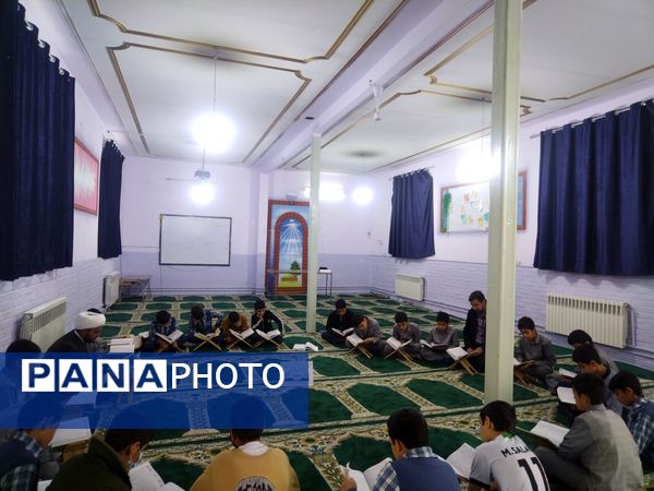 محفل انس با قرآن کریم در دبستان فضیلت کاشمر 